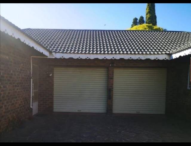 3 BEDROOM TOWNHOUSE FOR SALE IN SASOLBURG EXT 11